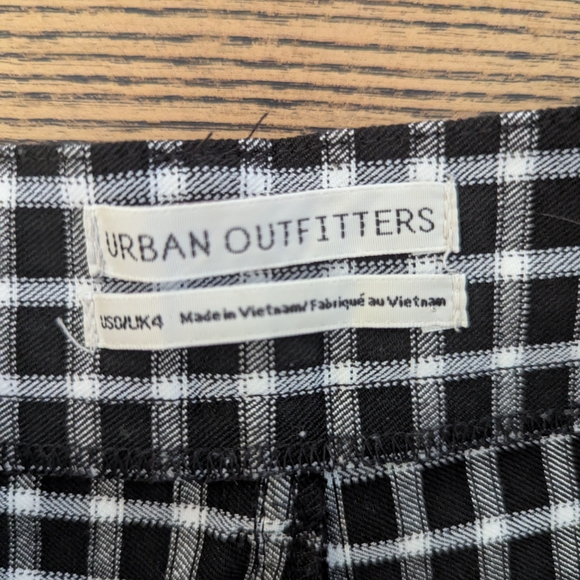 EUC Urban Outfitters UO Womens Size 0 XS Plaid Black White Button Front Pants - Picture 5 of 9